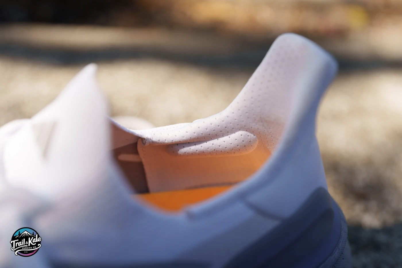 The ample padding around the collar adds to the overall comfort, making the Ultraboost 5X a pleasure to wear.