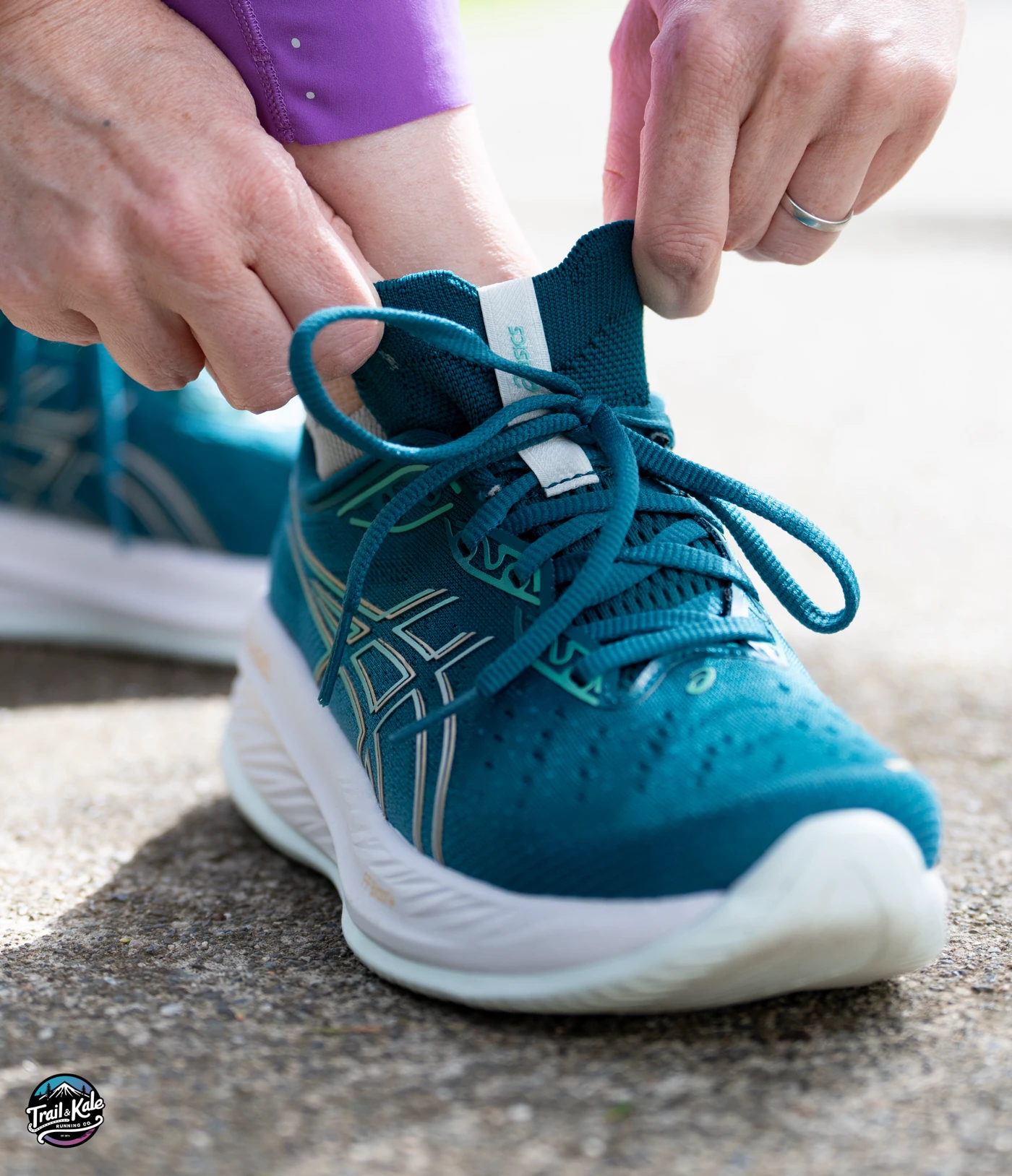 Demonstrating the stretch in the sock-like mesh tongue on the Asics Cumulus 26 running shoes