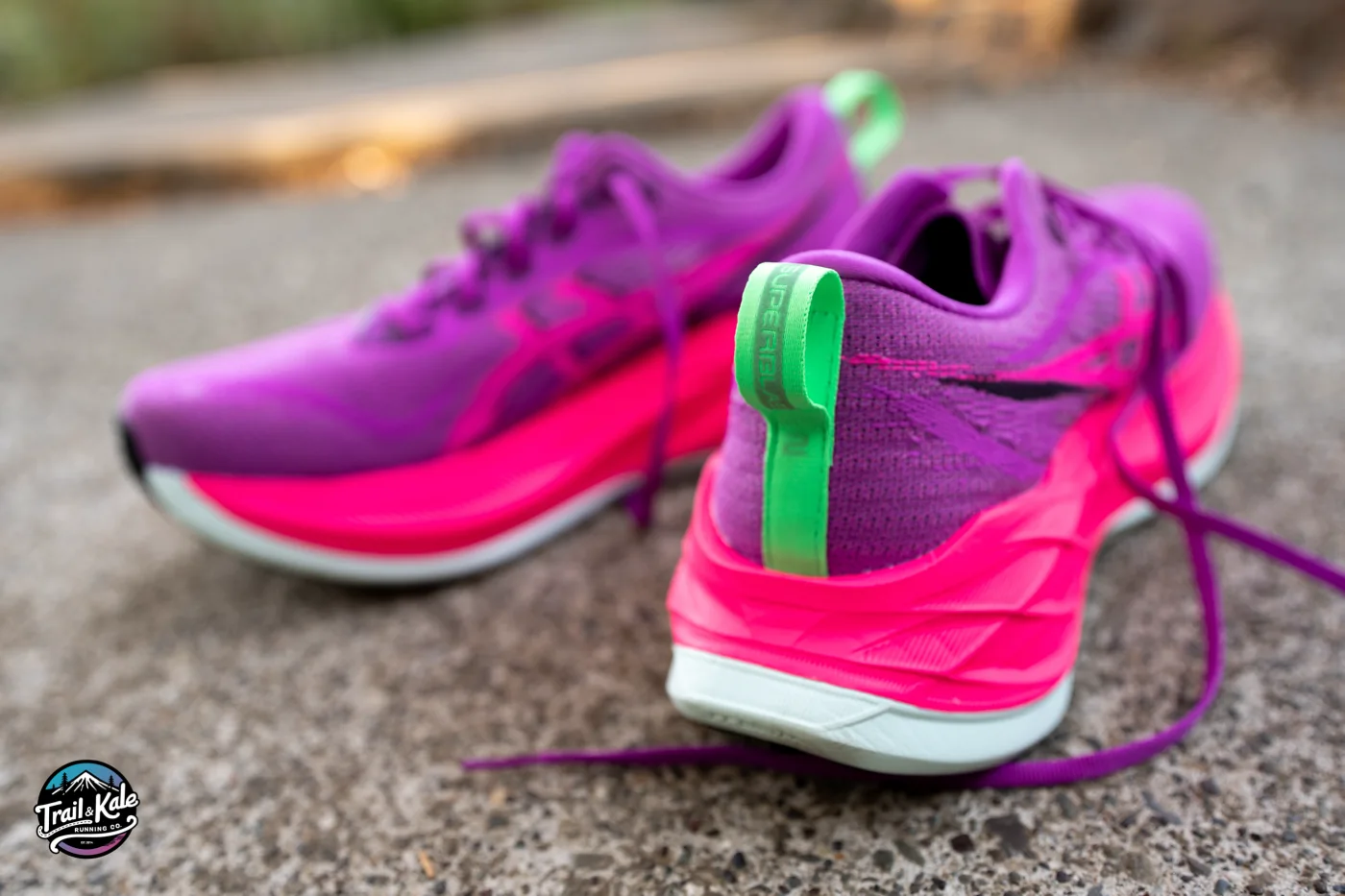 If you’re like me and sometimes run in low light, you’ll appreciate the reflective highlights for visibility too. Plus, that wide finger loop on the heel makes slipping these on easily, even with gloves - which is lucky because we're heading into winter now.