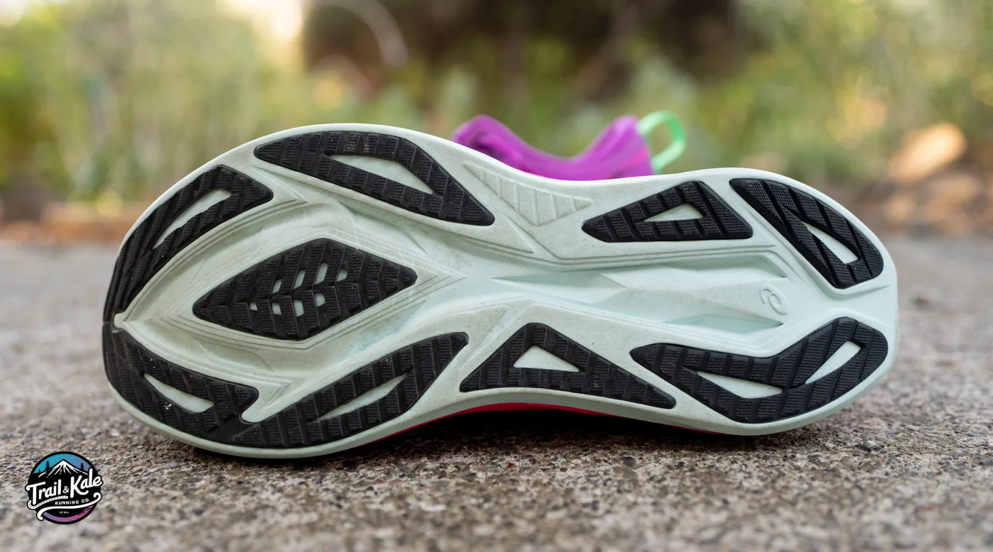 No more annoying pebbles stuck in the gaps of the Superblast 2 outsole! The new pattern minimizes debris, making it perfect for runners who frequent gravel paths.