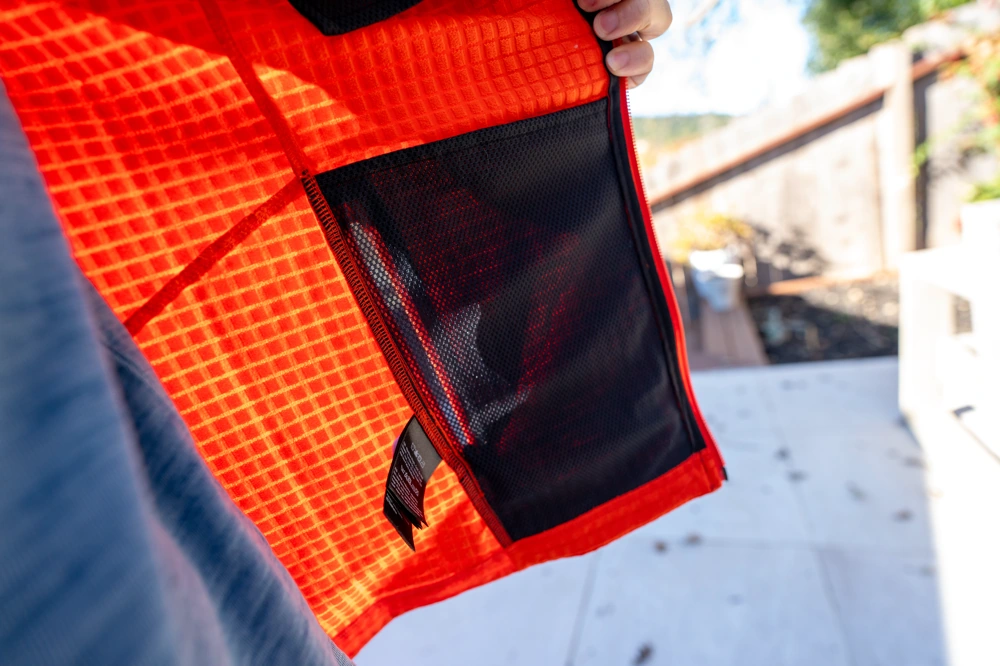 internal mesh pockets