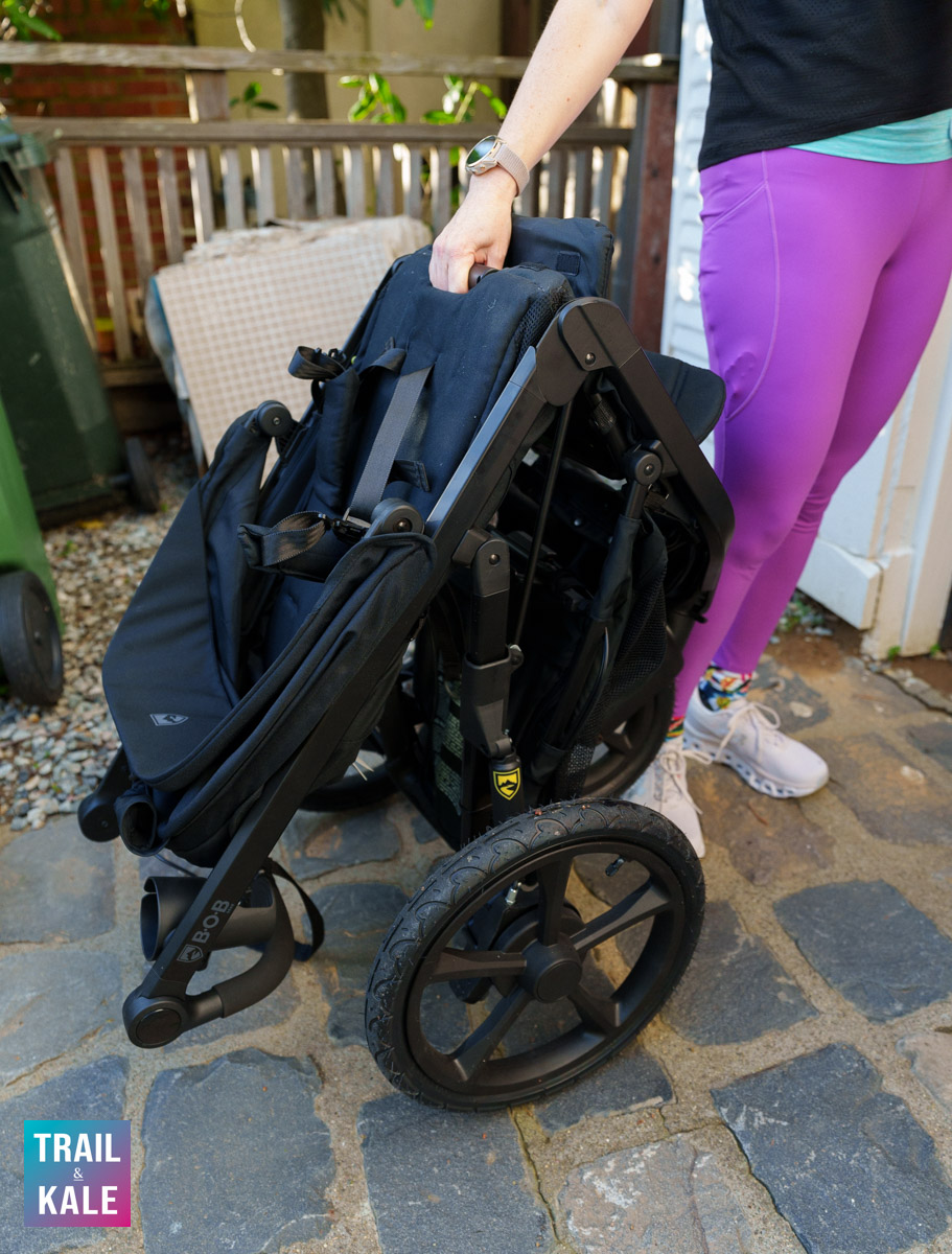 Folding the Wayfinder stroller with one hand