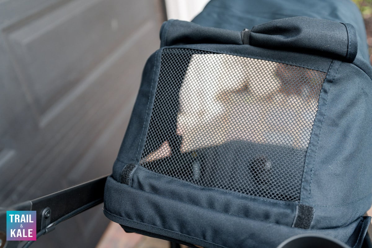 Large see-through mesh window on the Bob Wayfinder allows you to keep an eye on your child while you're running or walking