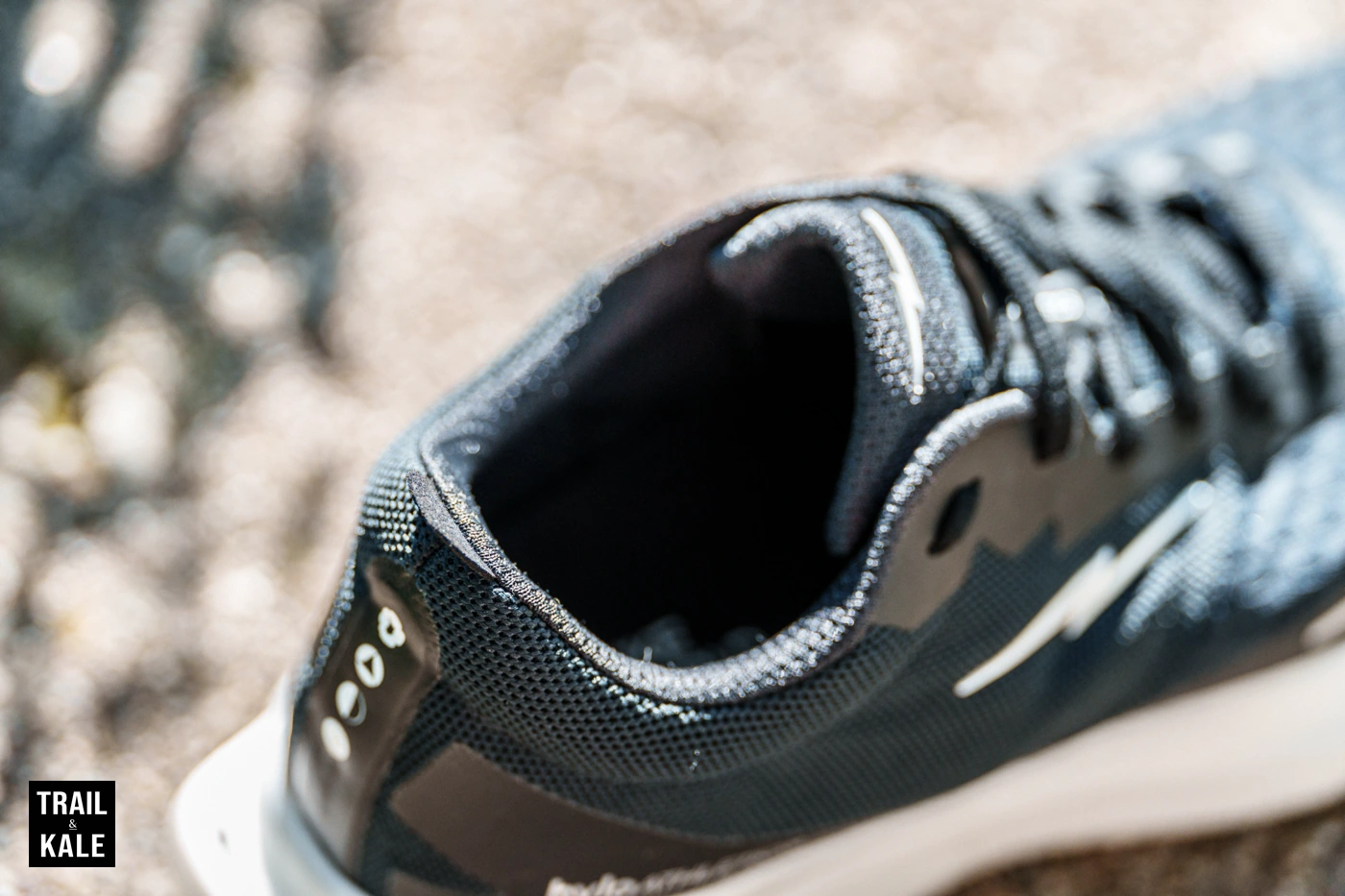 Hylo IMPACT soft cushioned collar and heel counter with pull tab