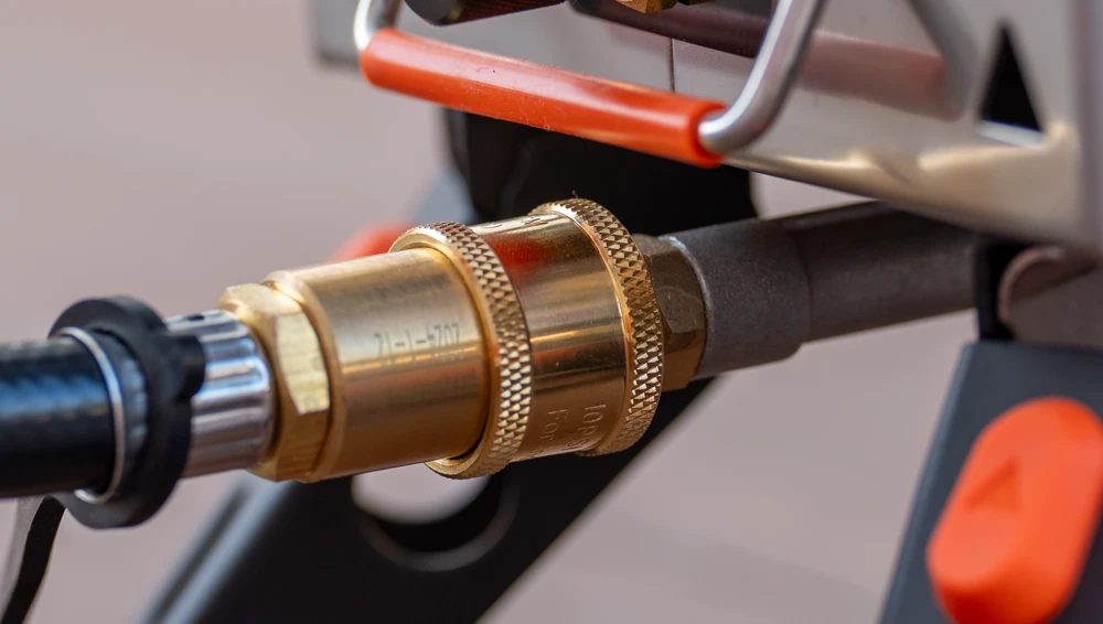 The quick-release connector makes it so easy to attach the gas hose