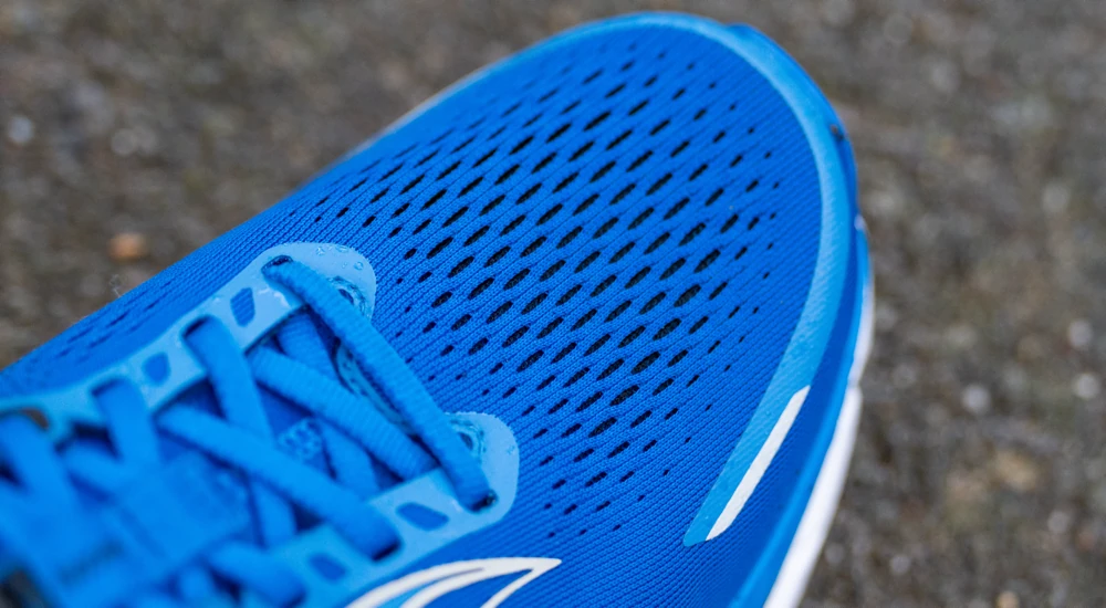 Saucony Guide 18 upper mesh is stretchy and breathable