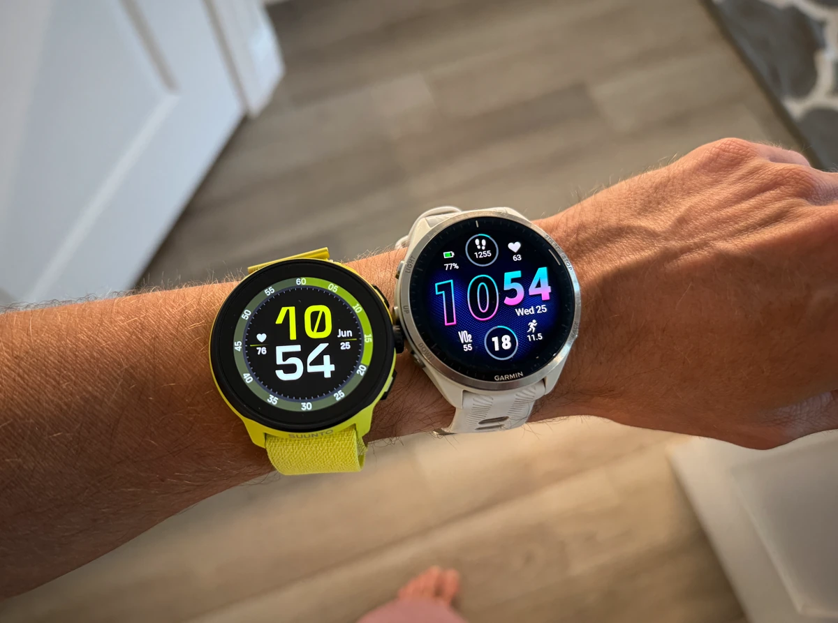 Suunto Run (left), Garmin Forerunner 965 (right)