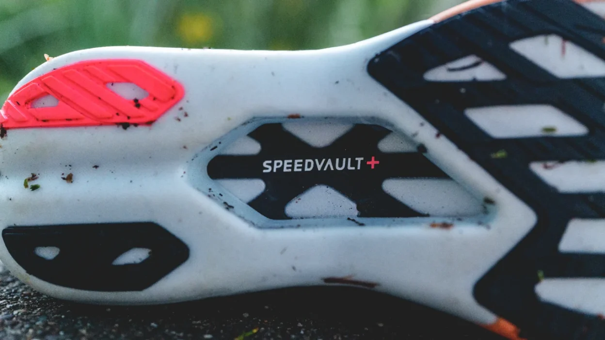 ARRIS Speedvault + Brooks Hyperion Elite 4 2