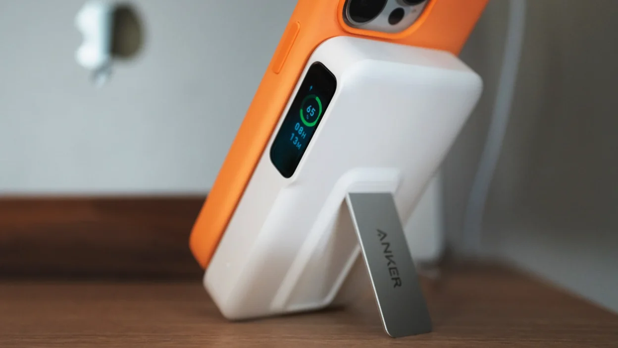Anker MagGo Power Bank Review: Smart Charging On So Many Levels 1 - Trail and Kale | Trail Running & Adventure