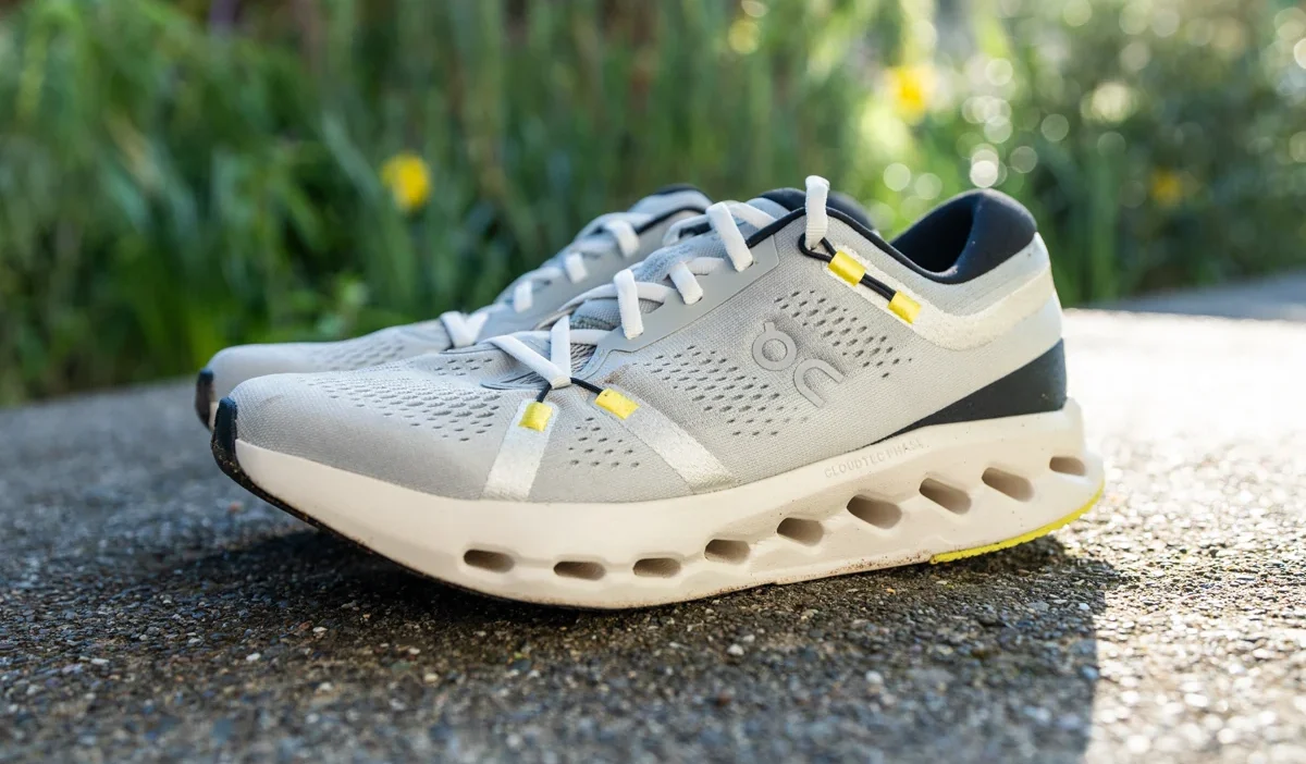 最安値　On Cloudsufer2 スニーカー Amazon.com | On Women's Cloudsurfer 2 Sneaker, Black/Black