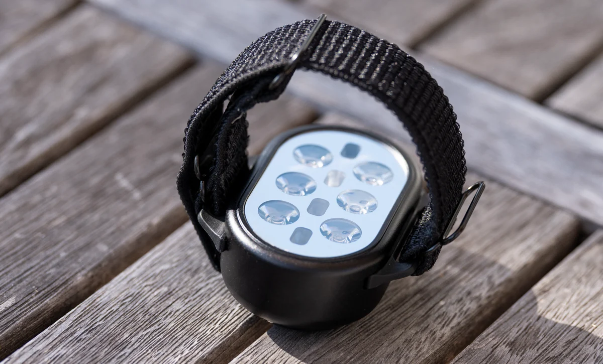 PRUNGO FluxGo portable red light therapy device review 4 - Trail and Kale | Trail Running & Adventure