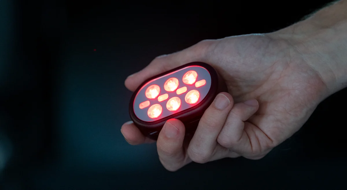 PRUNGO FluxGo portable red light therapy device review 3 - Trail and Kale | Trail Running & Adventure